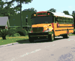 美國(guó)校車為什么安全性更高？