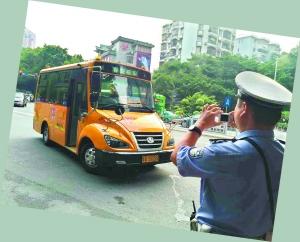 校車超員超速已入刑 廣州嚴(yán)查黑校車等8類違法行為 點(diǎn)擊進(jìn)入下一頁