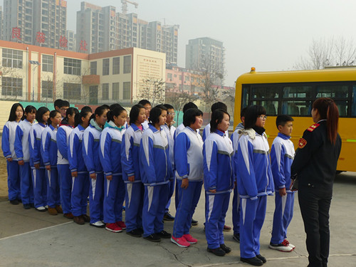 校車安全大講堂走進平邑   安心校車攜手宇通護春蕾