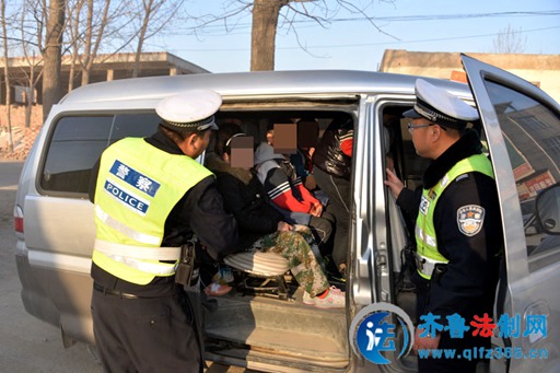 山東臨沂高新區(qū)一“黑校車”收到萬元罰單 山東臨沂高新區(qū)一“黑校車”收到萬元罰單