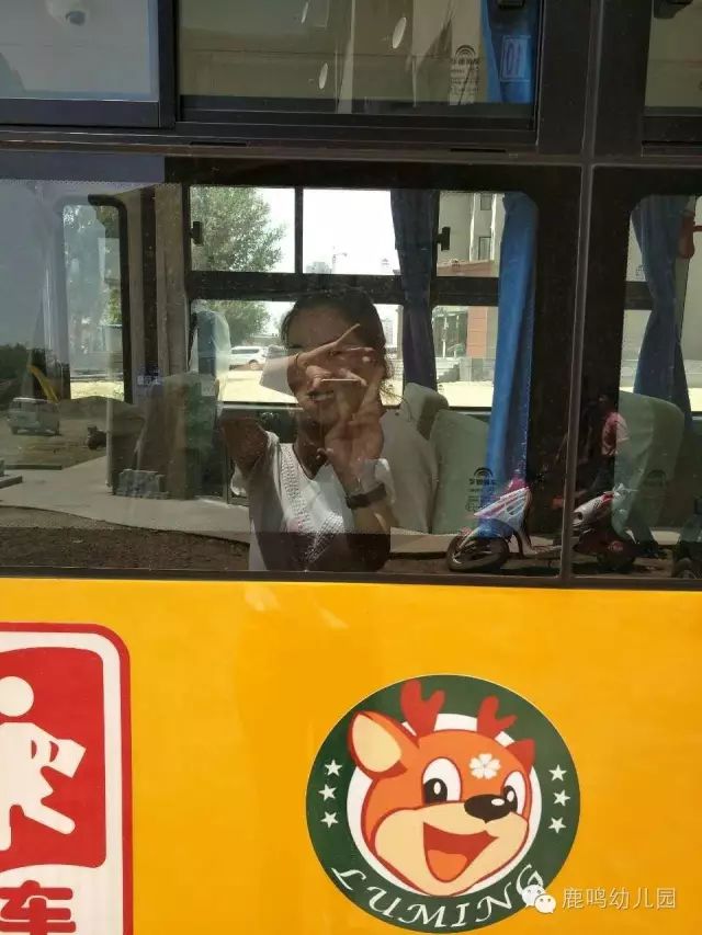 天津鹿鳴幼兒園校車來了/ 天津鹿鳴幼兒園校車來了