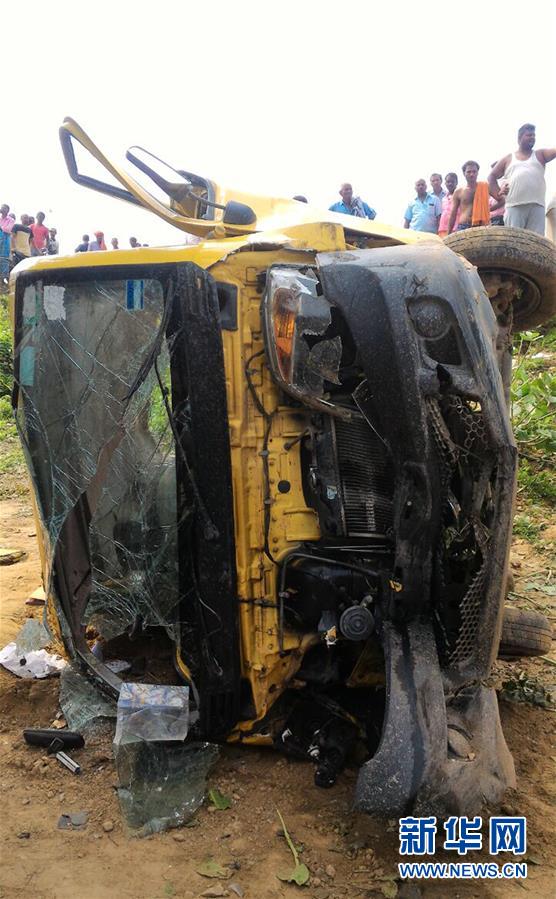 又是一起校車事故，已致7人死亡