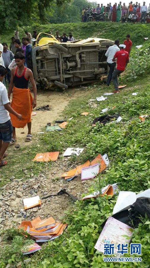 又是一起校車事故，已致7人死亡