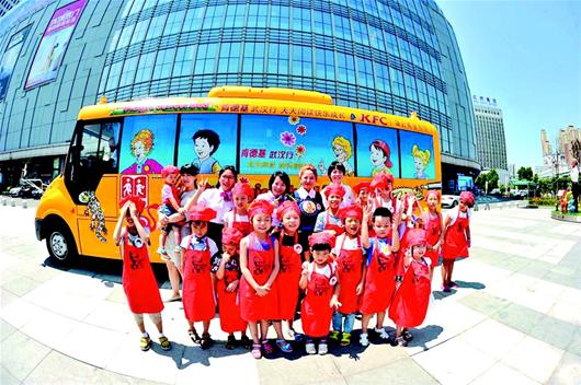 校車開進(jìn)武漢，只是這個(gè)校車有點(diǎn)兒神