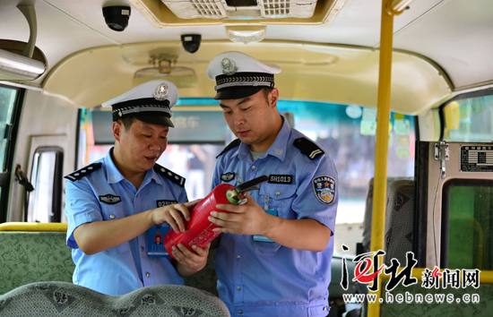 沙河市開展校車安全專項大檢查/ 沙河市開展校車安全專項大檢查