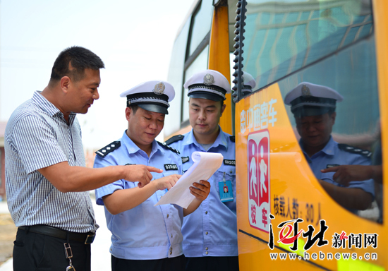 沙河市開展校車安全專項大檢查/ 沙河市開展校車安全專項大檢查