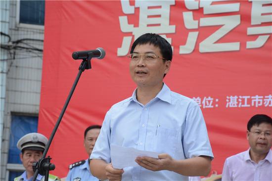 廣東湛江首批15輛智能校車9月1日將投用/ 廣東湛江首批15輛智能校車9月1日將投用