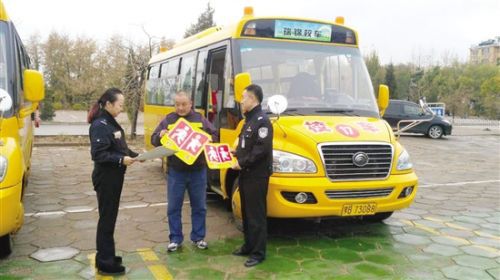 包頭市94輛校車標牌一更換完畢