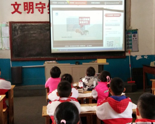 山東:火炬小學開展“校車安全”宣傳教育活動 山東:火炬小學開展“校車安全”宣傳教育活動