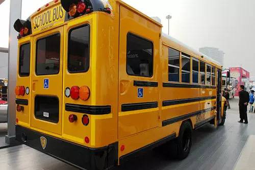 在美國(guó)，奧巴馬的座駕見(jiàn)到他，必須停車(chē)讓行！他到底是誰(shuí)？