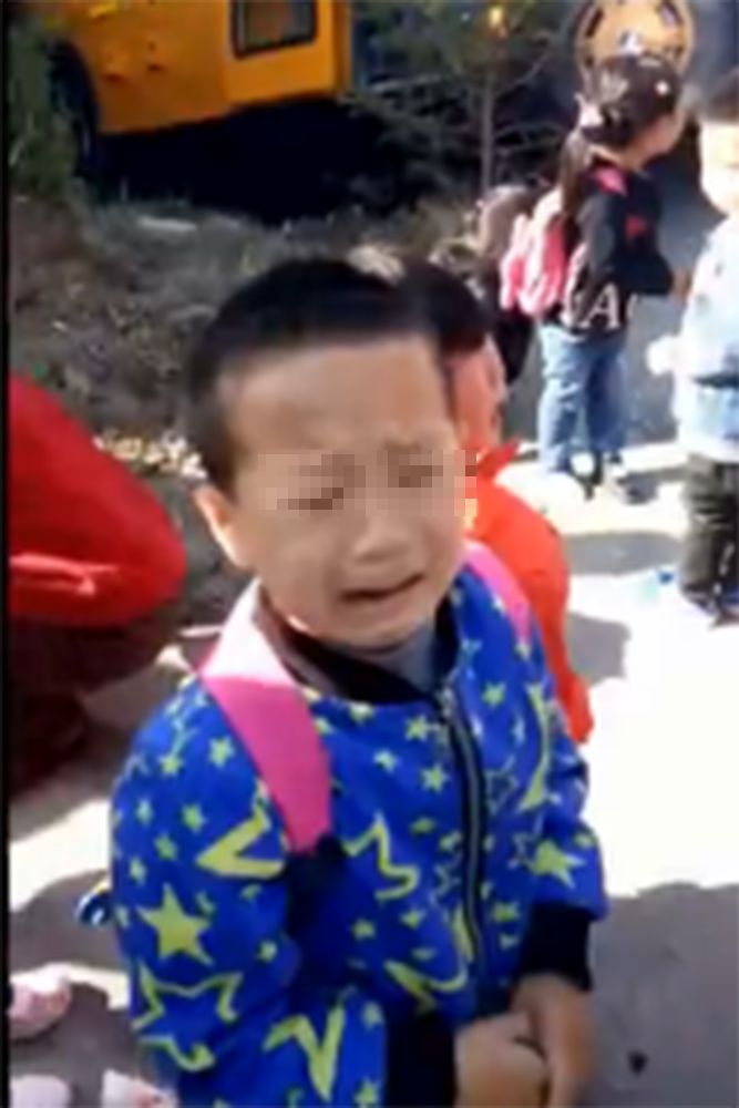 遼寧一幼兒園校車與貨車慘烈相撞 多名幼兒受傷 遼寧一幼兒園校車與貨車慘烈相撞 多名幼兒受傷