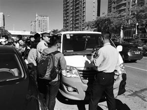 長春：核載9人黑校車拉乘13個孩子和3個成人