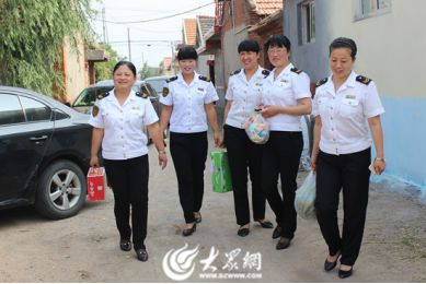 五年如一日 萊西交運校車“五朵金花”心念孤殘女孩 五年如一日 萊西交運校車“五朵金花”心念孤殘女孩