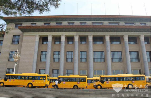 為畢業季添彩，加拿大國際學校再購百輛宇通校車