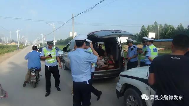 河北景縣交警查獲一輛超員“黑”校車