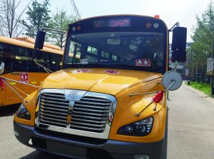 “長鼻王”校車來啦 化身“變形金剛”助力學生安全行 “長鼻王”校車來啦 化身“變形金剛”助力學生安全行