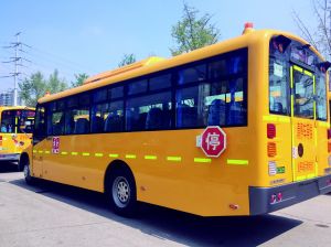 “長鼻王”校車來啦 化身“變形金剛”助力學生安全行 “長鼻王”校車來啦 化身“變形金剛”助力學生安全行