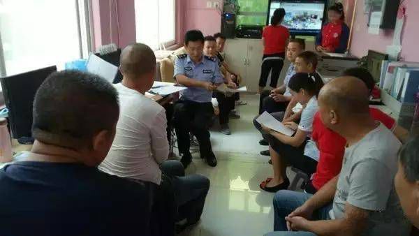 陜西漢濱交警大隊走進轄區各幼兒園開展秋季校車安全檢查/ 陜西漢濱交警大隊走進轄區各幼兒園開展秋季校車安全檢查
