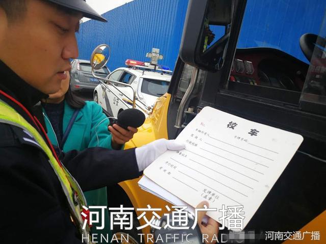 鄭州一幼兒園黑車接送孩子 司機無資質 鄭州一幼兒園黑車接送孩子 司機無資質