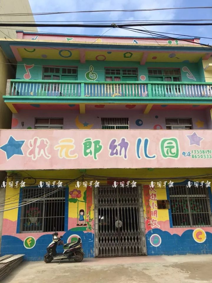 4歲男孩被校車撞上不幸身亡！出事時(shí)司機(jī)懷里竟抱著一個(gè)人……行車記錄儀還原現(xiàn)場(chǎng)！