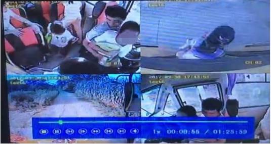 4歲男孩被校車撞上不幸身亡！出事時(shí)司機(jī)懷里竟抱著一個(gè)人……行車記錄儀還原現(xiàn)場(chǎng)！