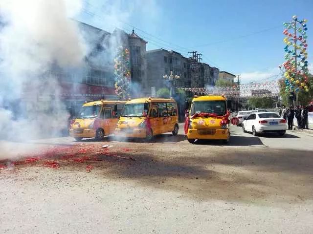 在農(nóng)村，校車已不僅僅是校車