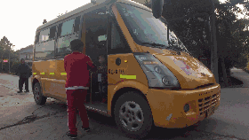 在農(nóng)村，校車已不僅僅是校車