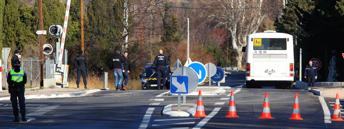 法校車與火車相撞慘劇:3戶喪子家庭欲打賠償官司 法校車與火車相撞慘劇:3戶喪子家庭欲打賠償官司