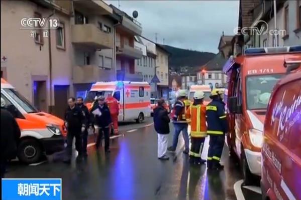 德國一校車發生交通事故 48人受傷包括43名兒童 德國一校車發生交通事故 48人受傷包括43名兒童