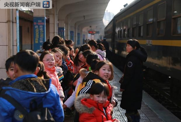 秦嶺小慢車：山里孩子們的快樂“校車”