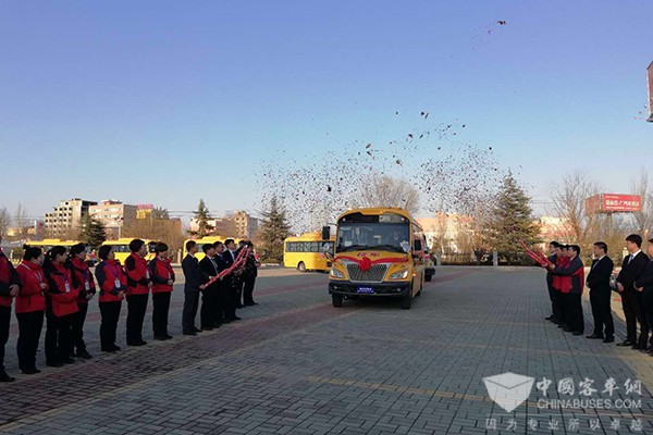 50輛宇通校車交付運城 宇通“三代校車”迎來開門紅