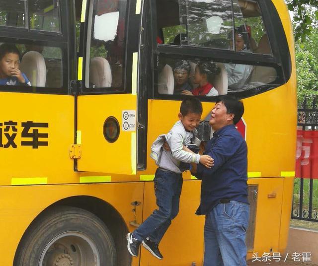 山東省濱州市:陽信縣翟王鎮中小學教會學生1分鐘安全逃離校車 山東省濱州市:陽信縣翟王鎮中小學教會學生1分鐘安全逃離校車