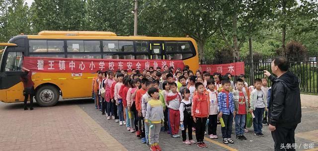 山東省濱州市:陽信縣翟王鎮中小學教會學生1分鐘安全逃離校車 山東省濱州市:陽信縣翟王鎮中小學教會學生1分鐘安全逃離校車