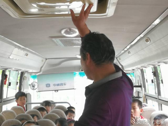 山東省濱州市:陽信縣翟王鎮中小學教會學生1分鐘安全逃離校車 山東省濱州市:陽信縣翟王鎮中小學教會學生1分鐘安全逃離校車