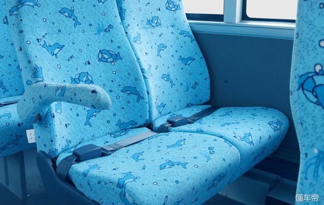 安全標準嚴格的美國校巴再次戰勝卡車 校車安全不容忽視 安全標準嚴格的美國校巴再次戰勝卡車 校車安全不容忽視