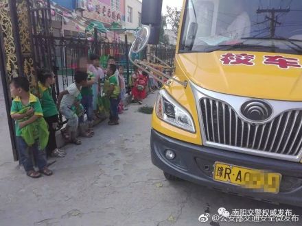 持C1證開校車還超員 河南一男子一次被記36分 持C1證開校車還超員 河南一男子一次被記36分