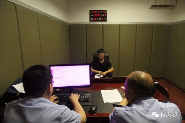 柘城:交警查獲一嚴(yán)重超員“黑校車” 司機(jī)已被刑拘 柘城:交警查獲一嚴(yán)重超員“黑校車” 司機(jī)已被刑拘