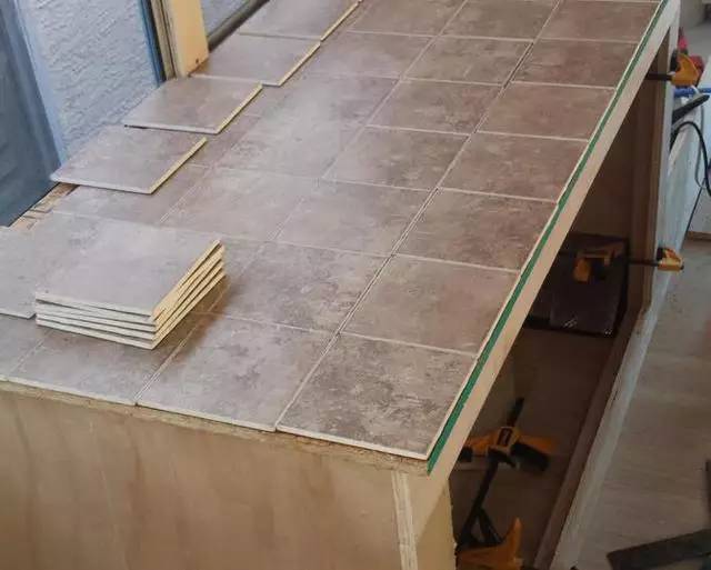 震驚：父子把買來的校車改裝成房車后，看到的人都后悔買房了！