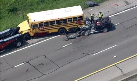 美國密歇根州發生校車事故致1死5傷,3名嬰兒受重傷 美國密歇根州發生校車事故致1死5傷,3名嬰兒受重傷