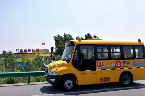 用踏實(shí)的腳印踐行公益誓言 安凱校車行在路上