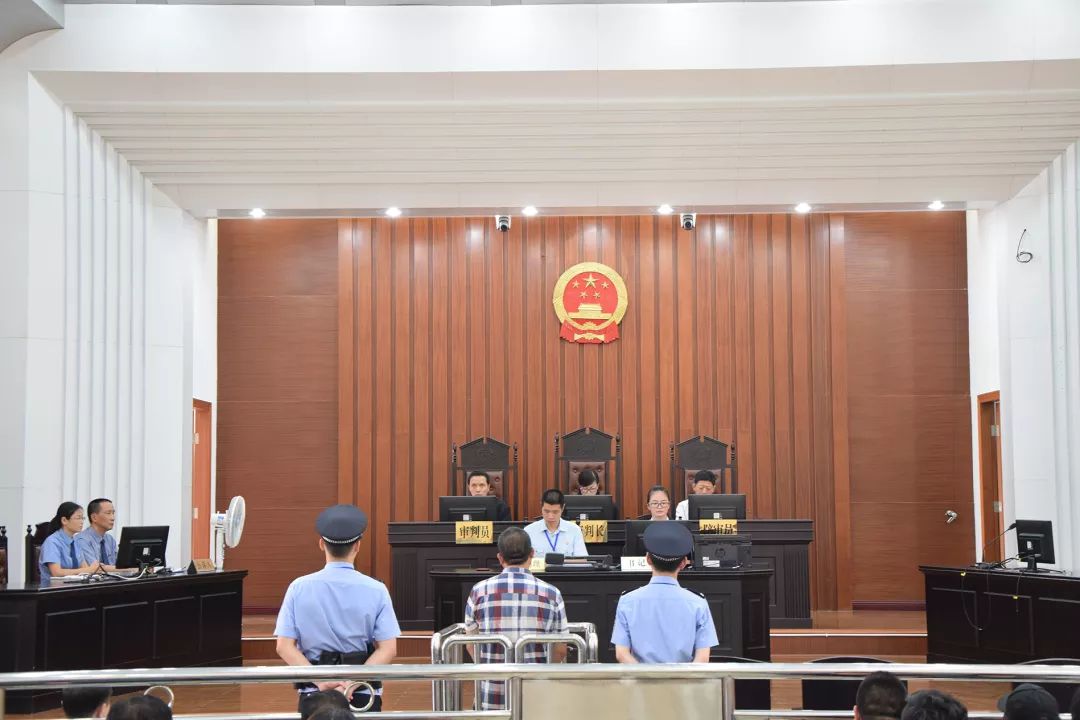 全市首例非法校車超載危險(xiǎn)駕駛案開庭,鄭其文檢察長(zhǎng)出庭公訴 全市首例非法校車超載危險(xiǎn)駕駛案開庭,鄭其文檢察長(zhǎng)出庭公訴