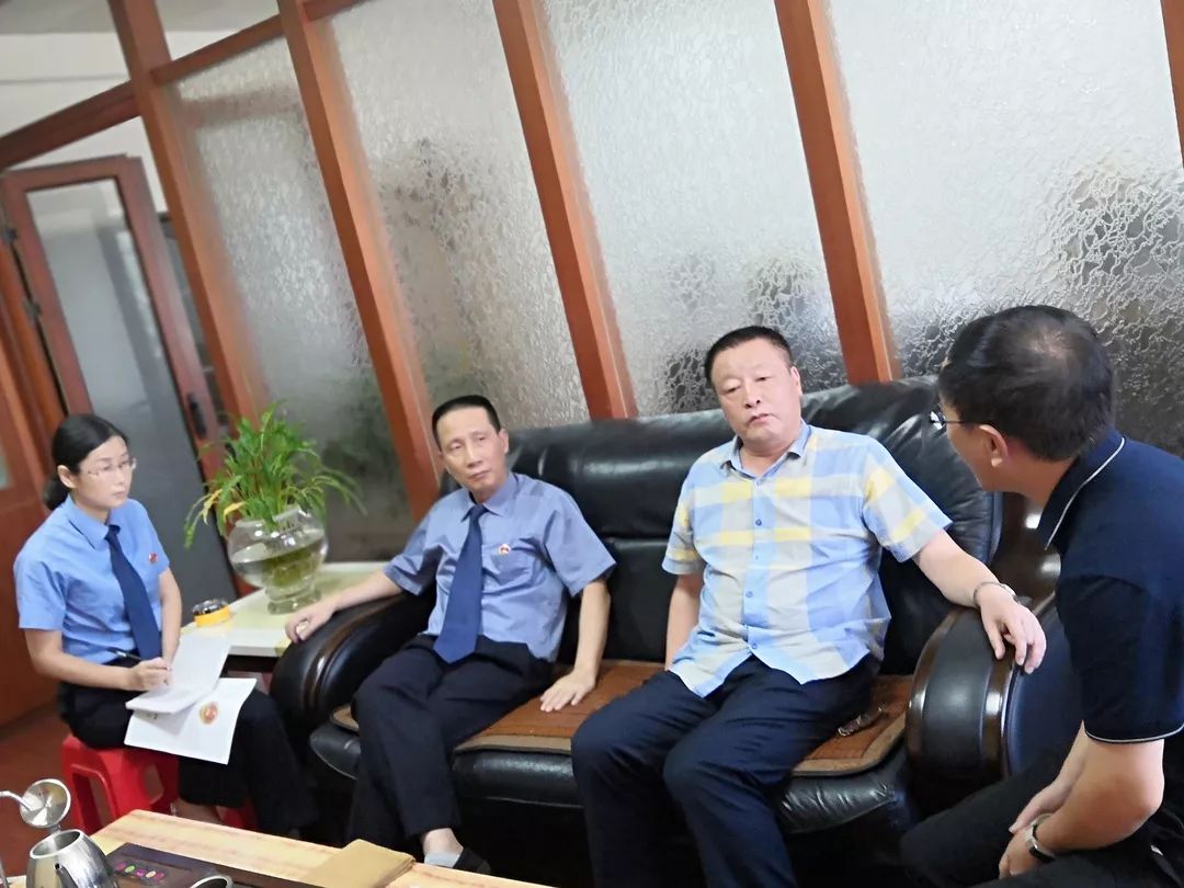 全市首例非法校車超載危險(xiǎn)駕駛案開庭,鄭其文檢察長(zhǎng)出庭公訴 全市首例非法校車超載危險(xiǎn)駕駛案開庭,鄭其文檢察長(zhǎng)出庭公訴