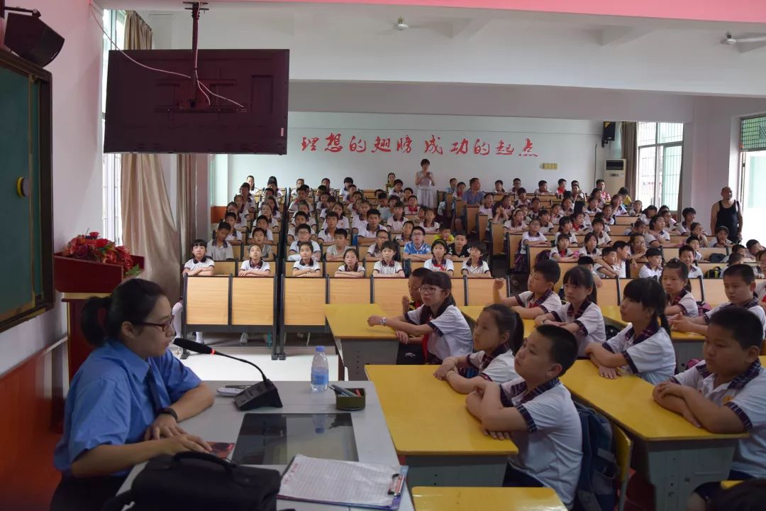 全市首例非法校車超載危險(xiǎn)駕駛案開庭,鄭其文檢察長(zhǎng)出庭公訴 全市首例非法校車超載危險(xiǎn)駕駛案開庭,鄭其文檢察長(zhǎng)出庭公訴