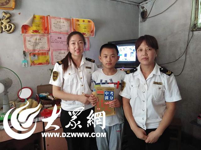 “校車媽媽”情暖貧困兒童 讓愛心傳遞希望 “校車媽媽”情暖貧困兒童 讓愛心傳遞希望