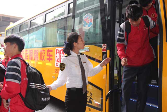 備戰省運會,溫馨校車在行動