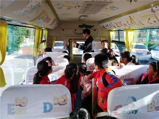 構筑“防火墻”!2100輛校車教乘車孩子消防逃生 構筑“防火墻”!2100輛校車教乘車孩子消防逃生