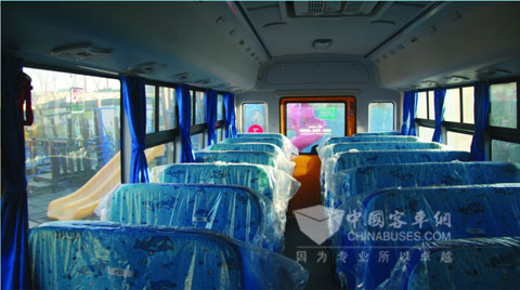 宇通“小飛俠”校車安陽上崗護航學(xué)童安全