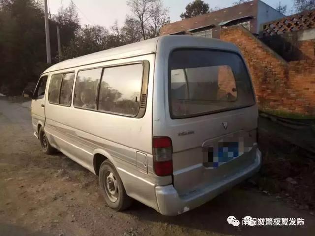 南陽一男子太猖狂！開“黑校車”還超員，刑拘你們虧不虧？