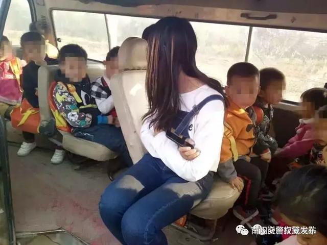 南陽一男子太猖狂！開“黑校車”還超員，刑拘你們虧不虧？