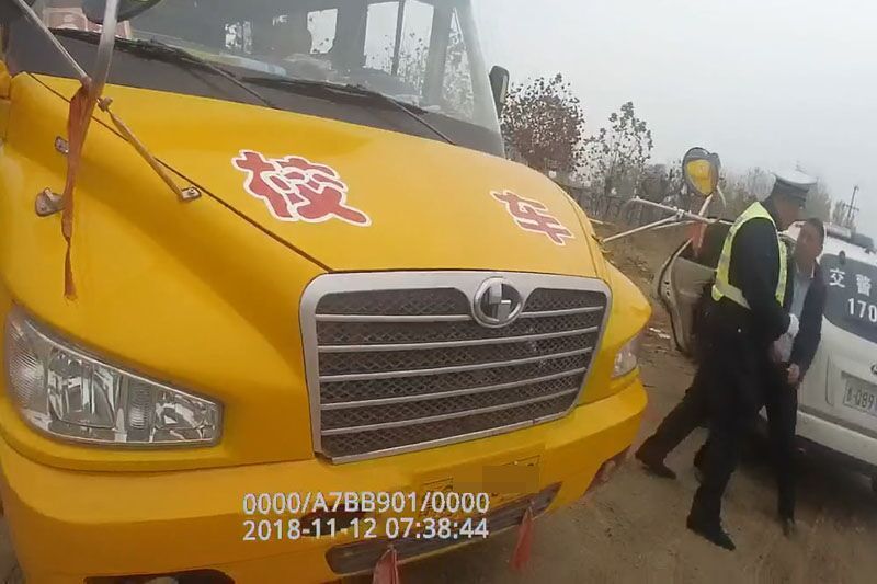 吃驚！校車司機醉酒駕駛 拉著一車孩子去上學